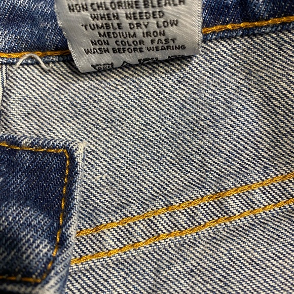 Vintage Jordache jeans. 100% cotton size 11/12 however they measure @ size 28 - Picture 10 of 11